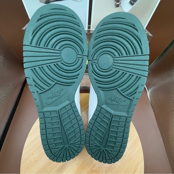 Nike Dunk Low Retro SE Photon Dust Vintage Green Size 11 Men's - Picture 9 of 11